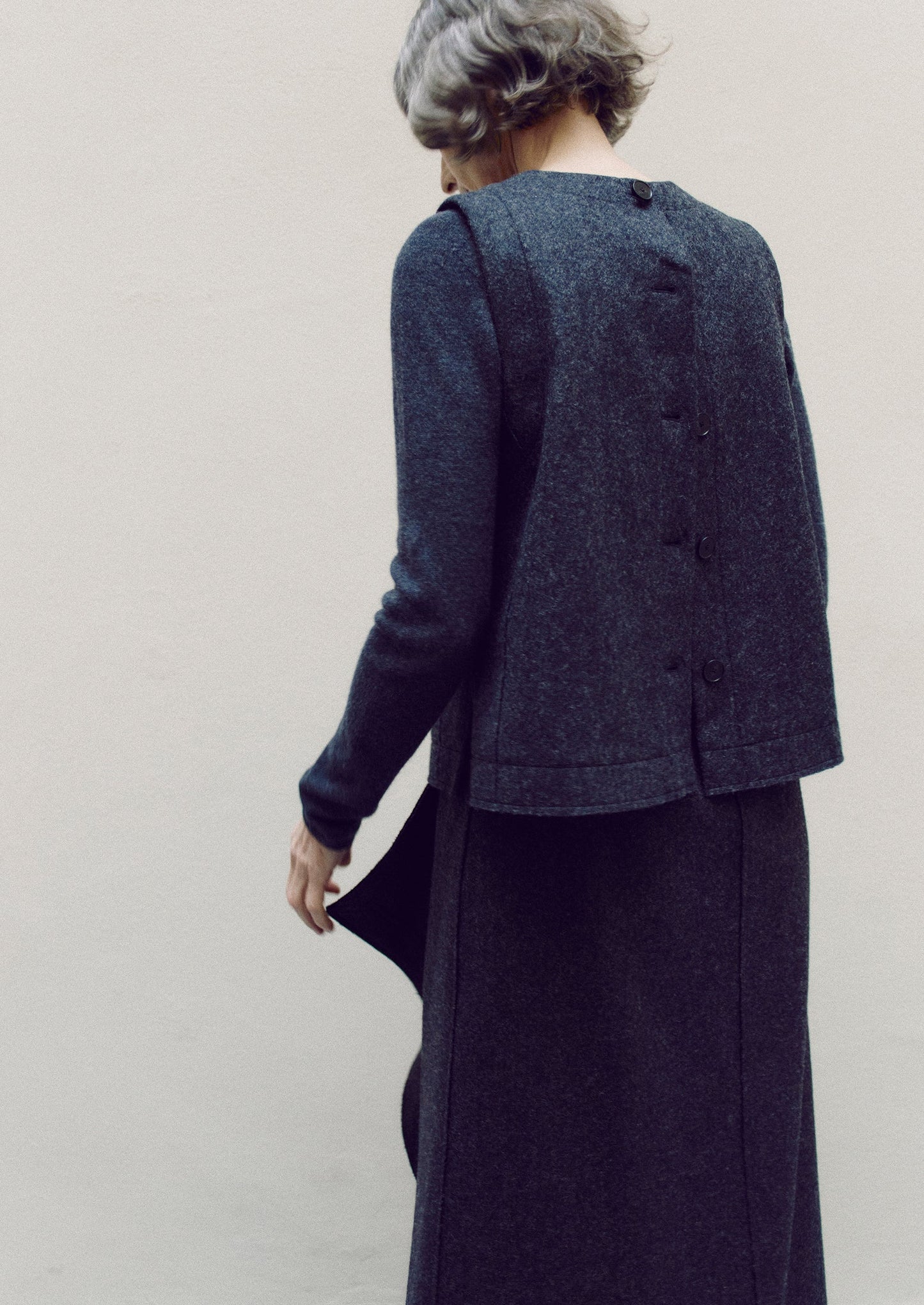 Top in twill di lana cotta con bottoni sul retro | Antracite