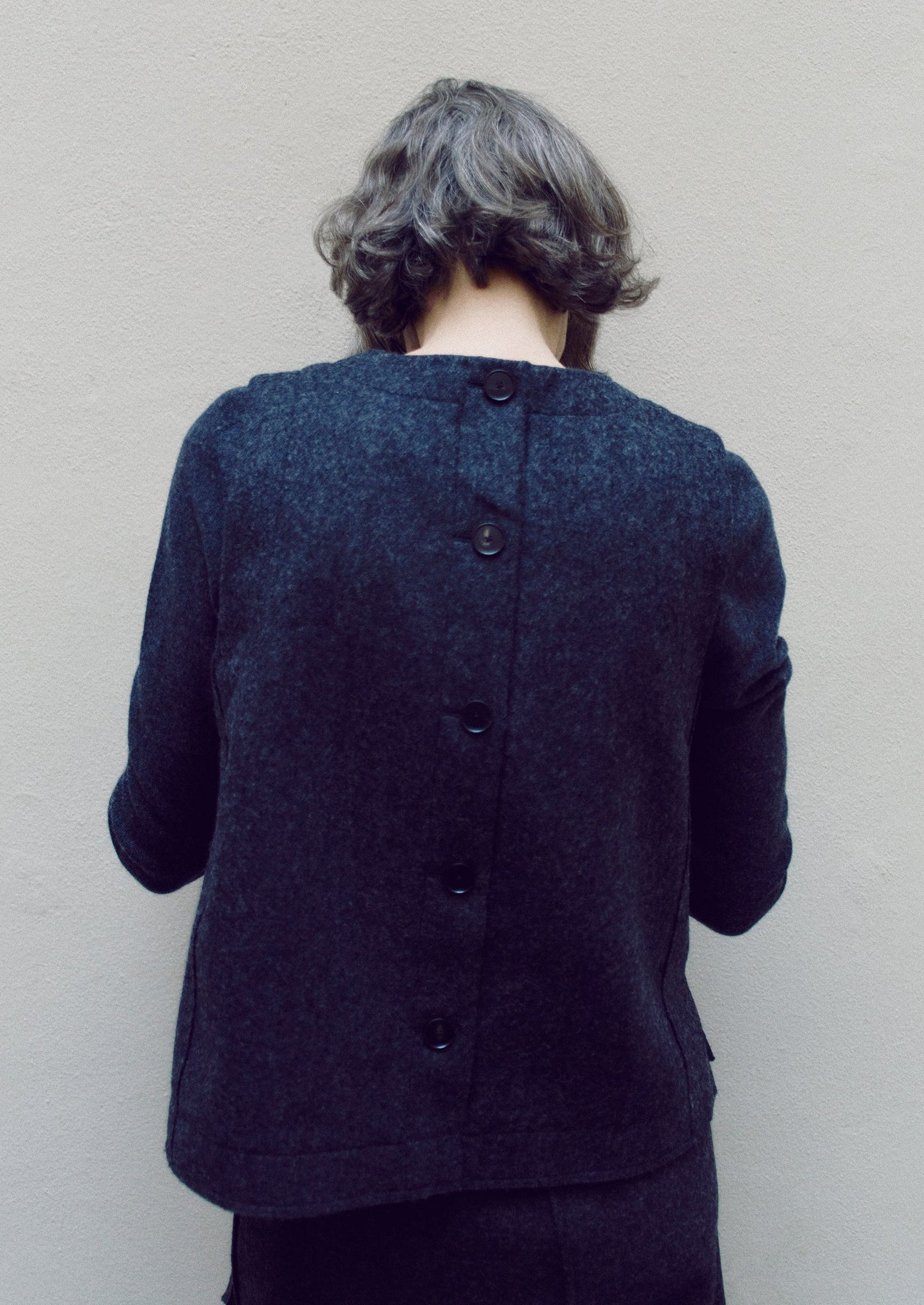 Top in twill di lana cotta con bottoni sul retro | Antracite