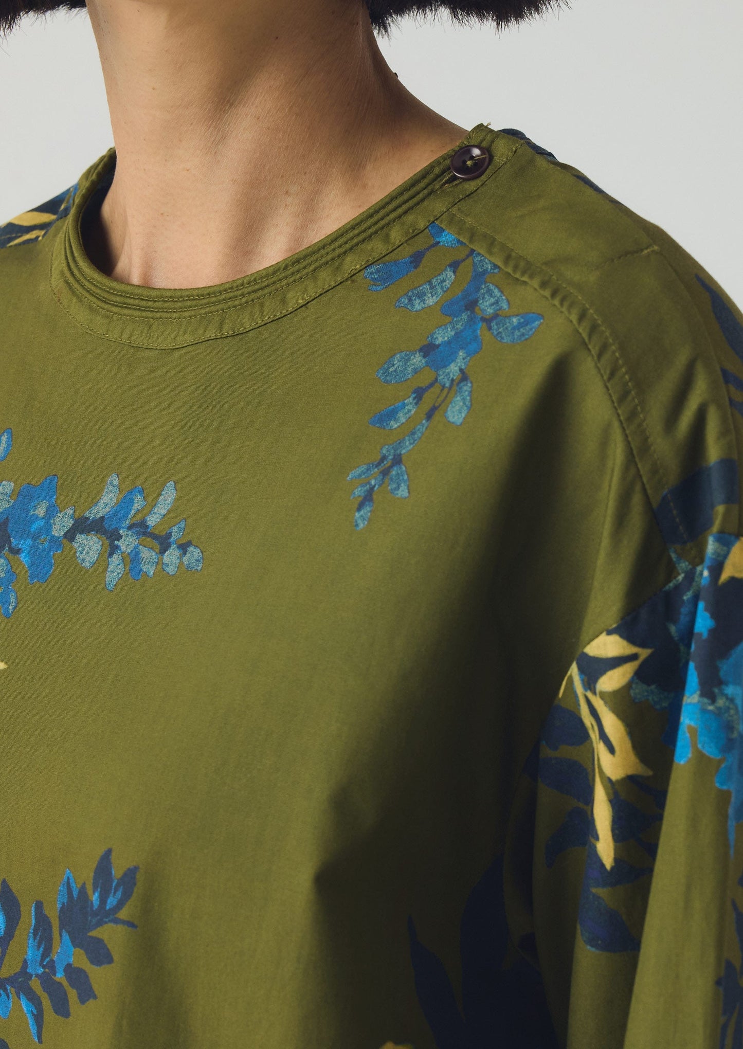 Top in cotone con stampa botanica ombra | Oliva