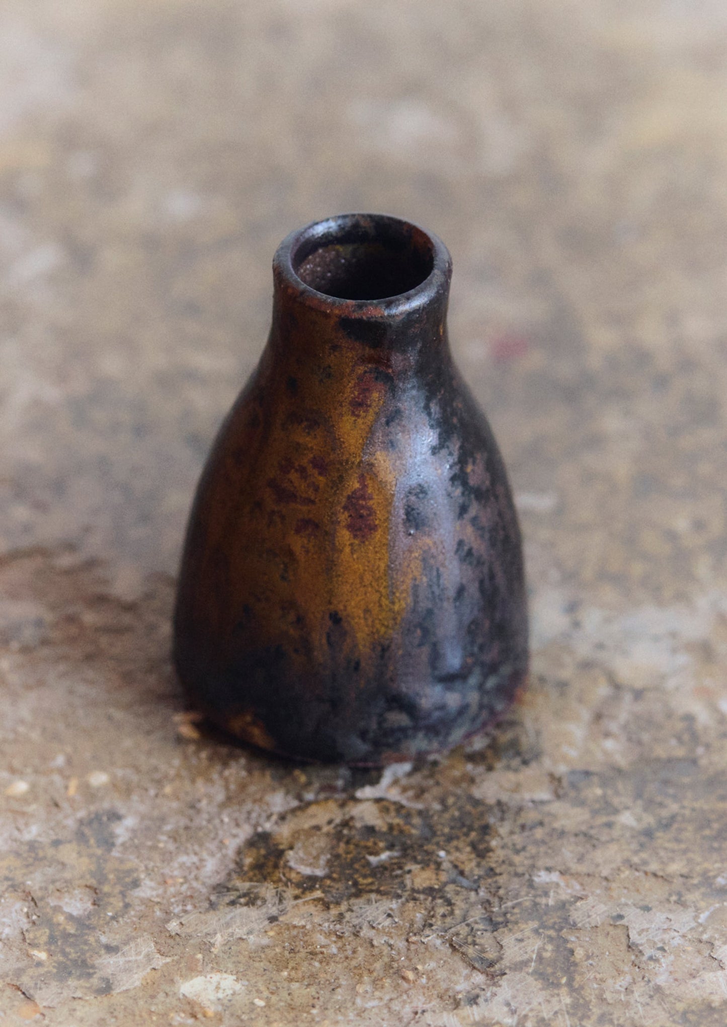 Laerke Moller Hansen Mini Ash e Tenmoku Vase | Marrone terra d'ombra