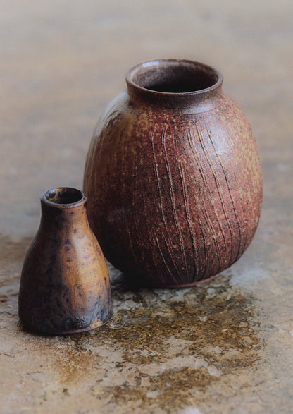 Laerke Moller Hansen Mini Ash e Tenmoku Vase | Marrone terra d'ombra