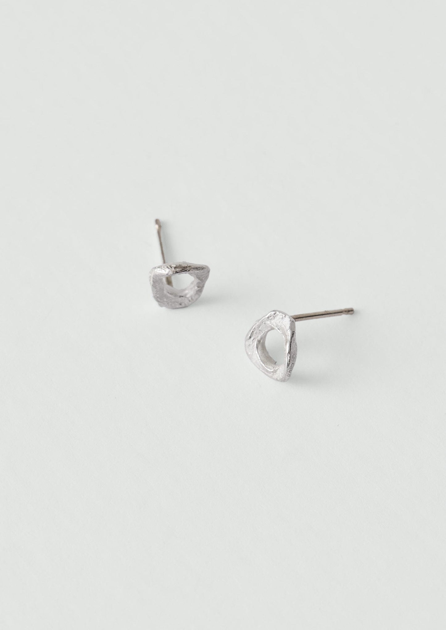 Orecchini a bottone in argento Emily Nixon Tolvan | Argento