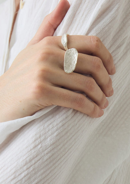 Anello in argento Quoit di Emily Nixon | Argento