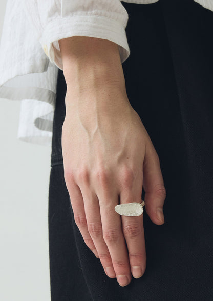 Anello in argento Quoit di Emily Nixon | Argento