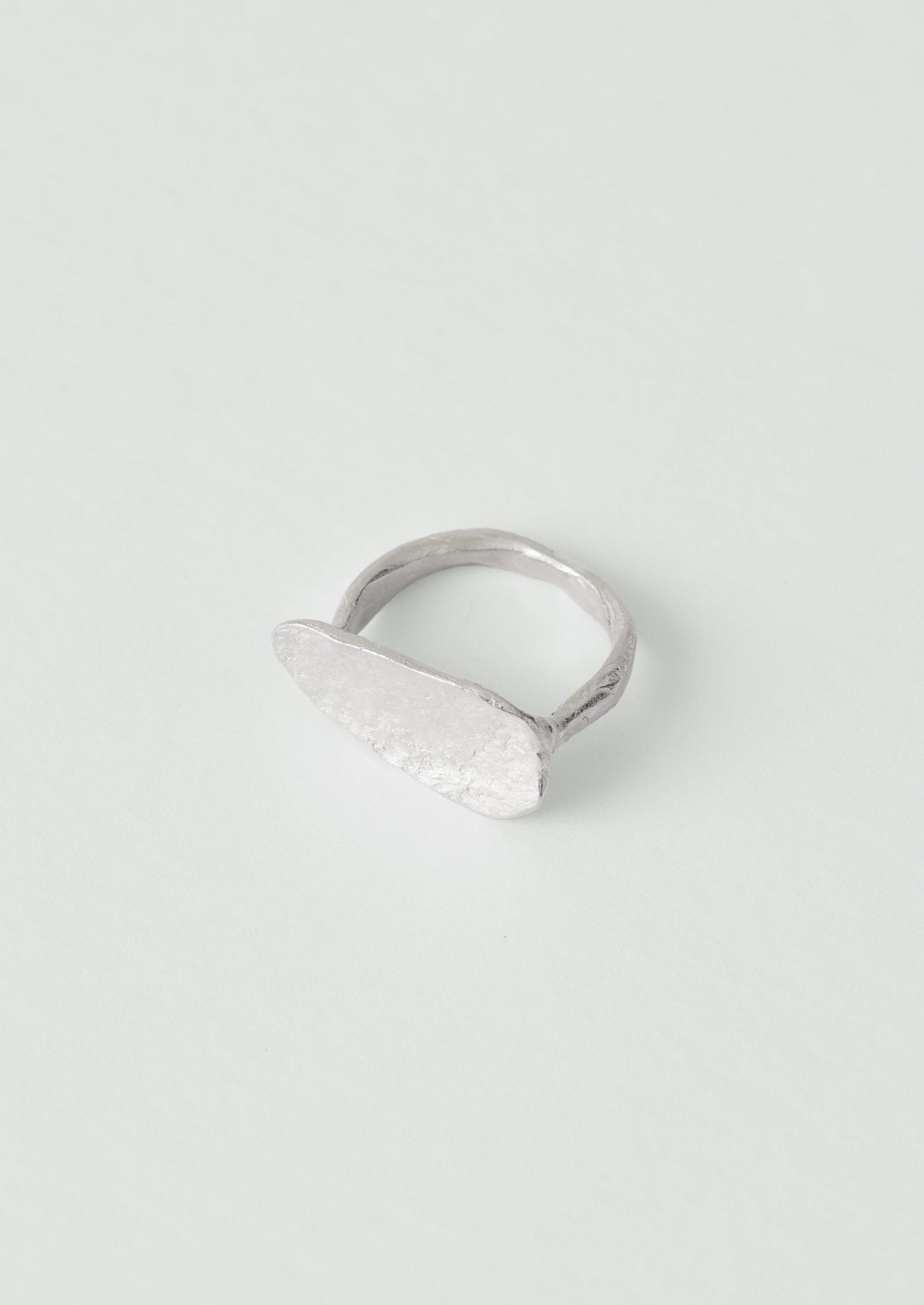 Anello in argento Quoit di Emily Nixon | Argento