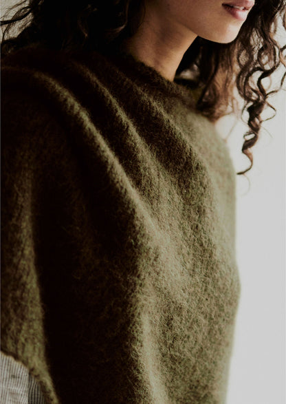 Poncho lavorato a maglia in misto alpaca Lofty | Oliva