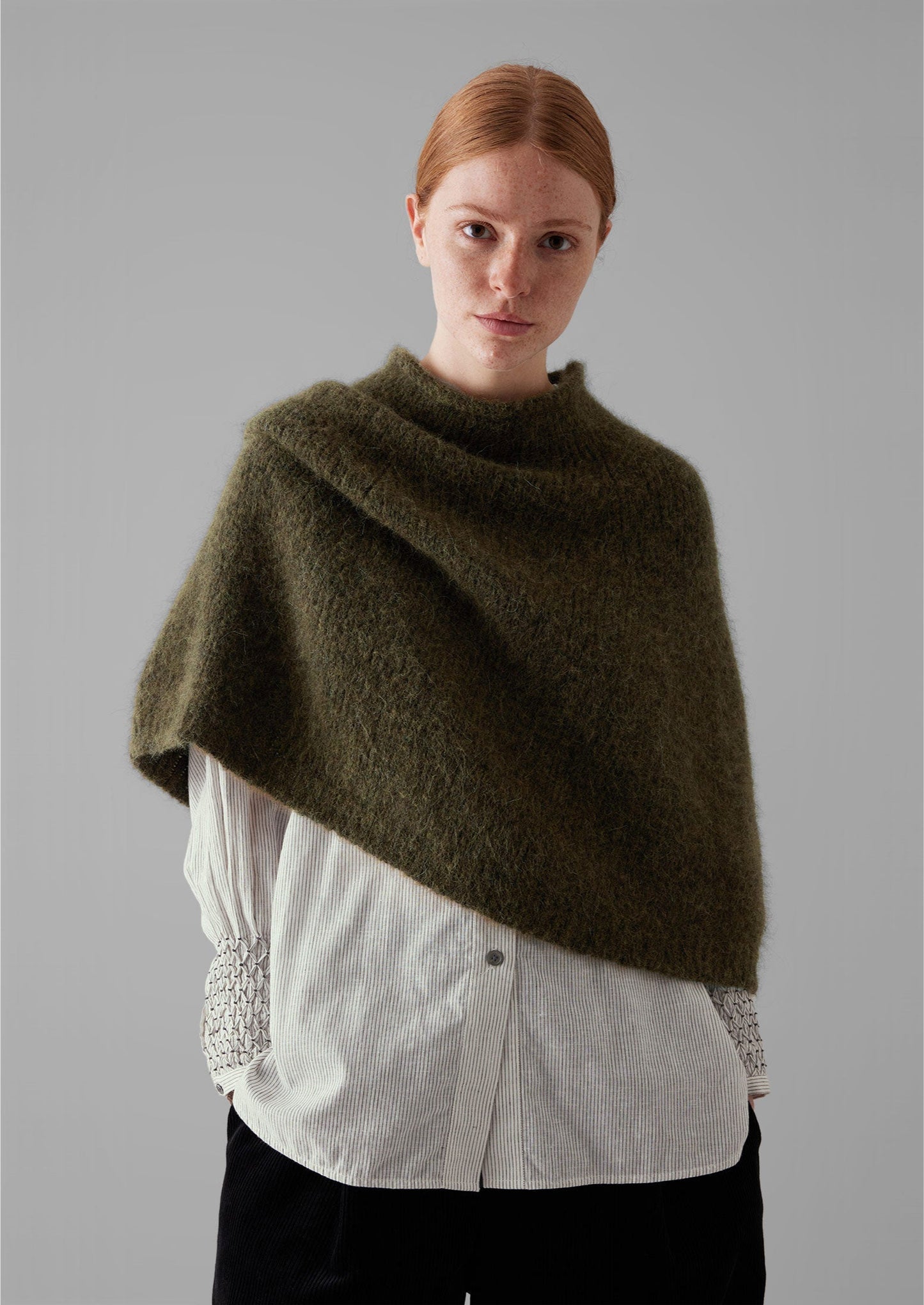 Poncho lavorato a maglia in misto alpaca Lofty | Oliva