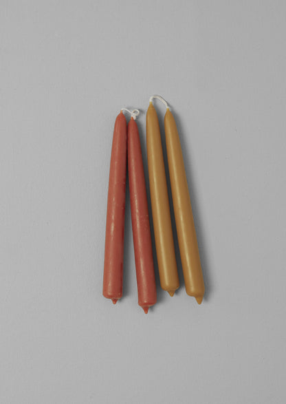 Wax Atelier Set di quattro candele da cena | Caramello/Corniola