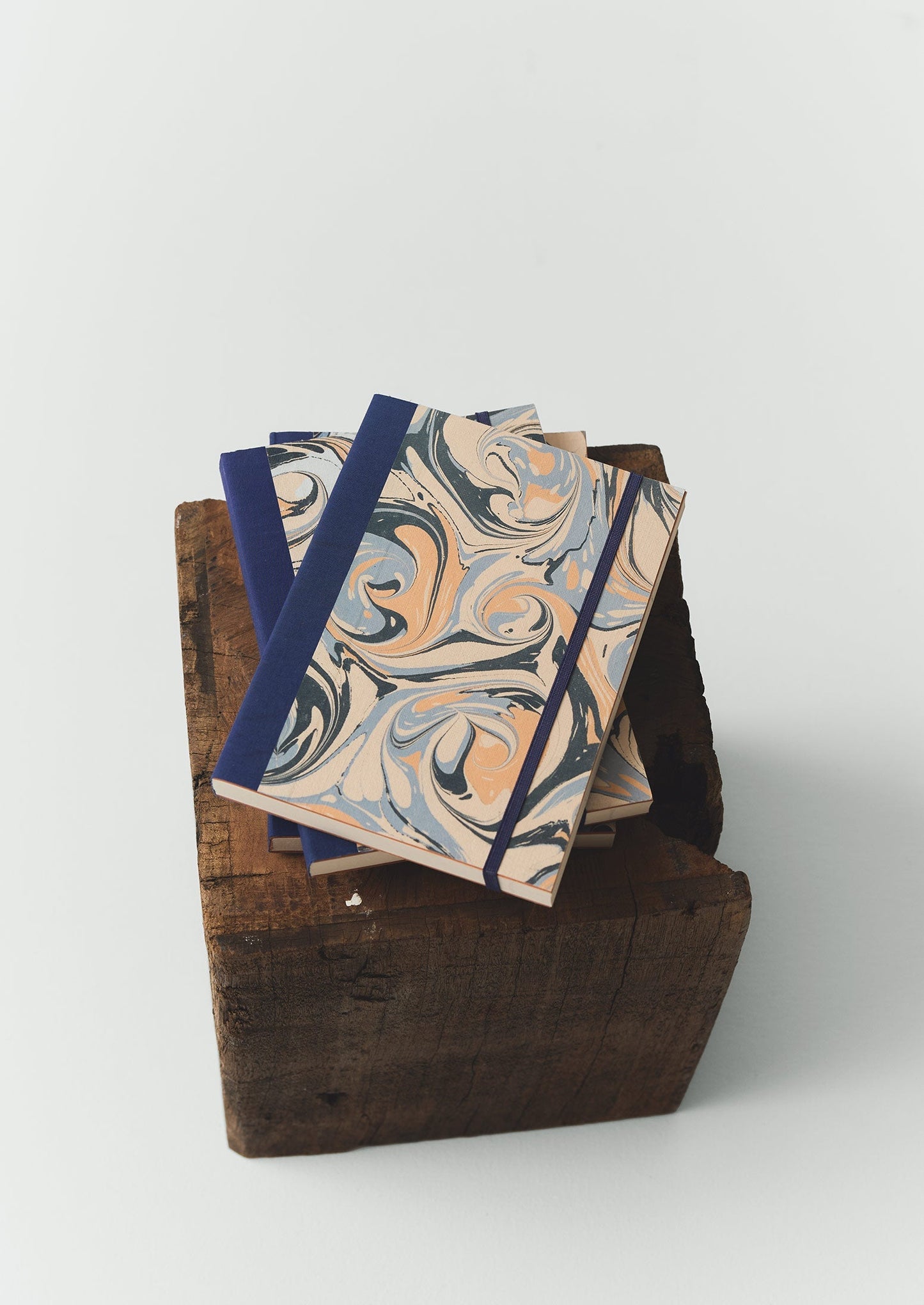 Agenda settimanale marmorizzata a mano | Albicocca/Blu tenue