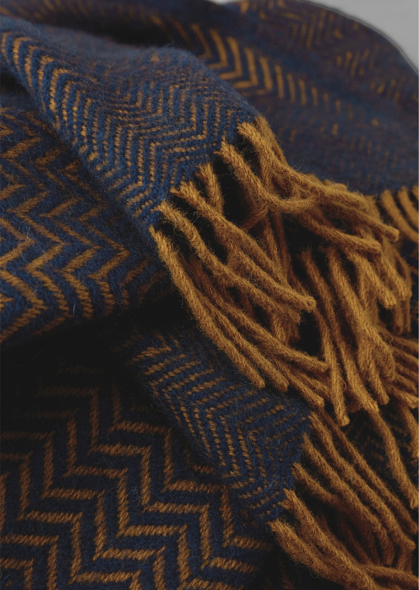 Coperta di lana a zig zag | Blu navy/caramello