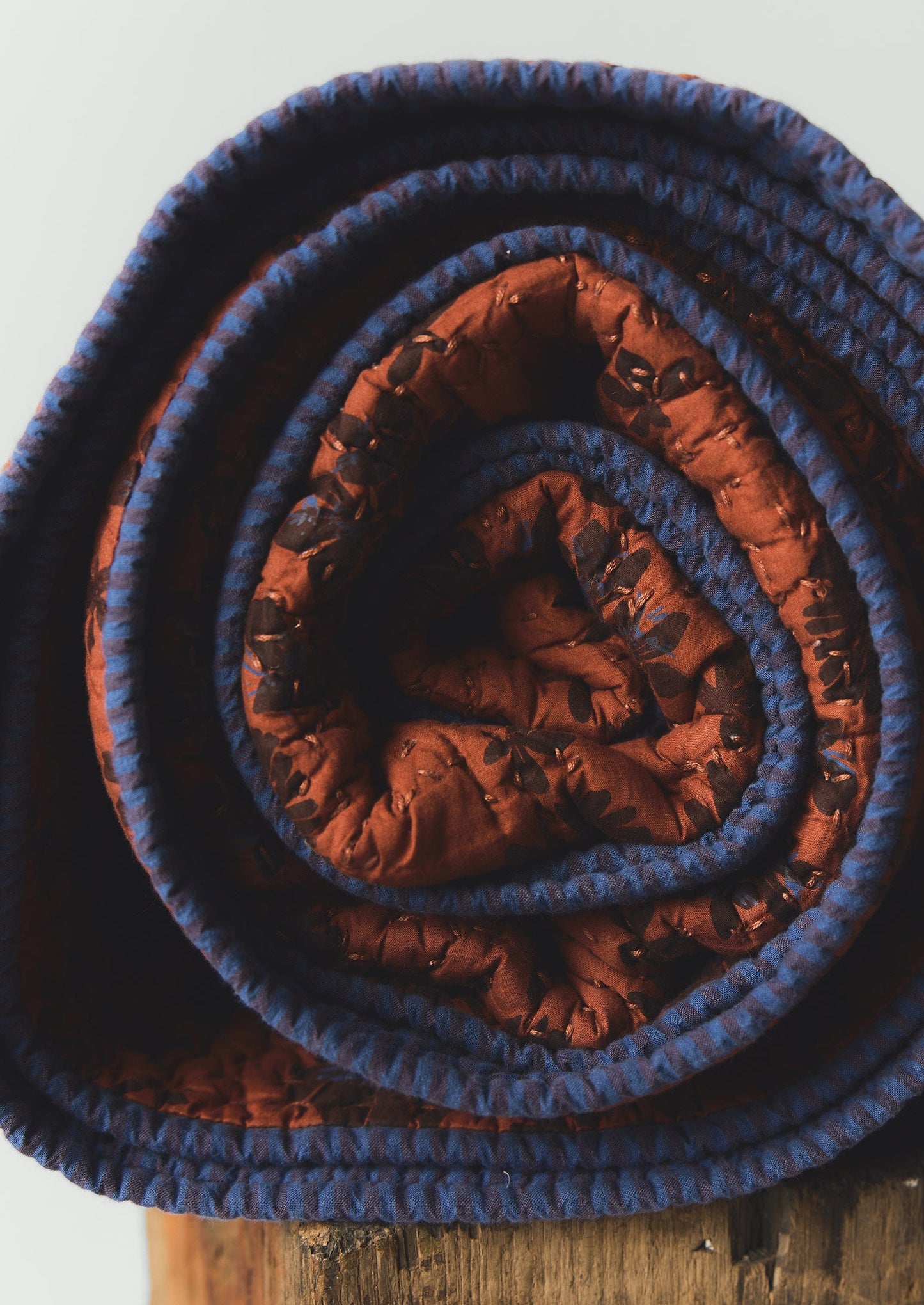 Trapunta in cotone con stampa Aster | Terracotta/Prugna morbida