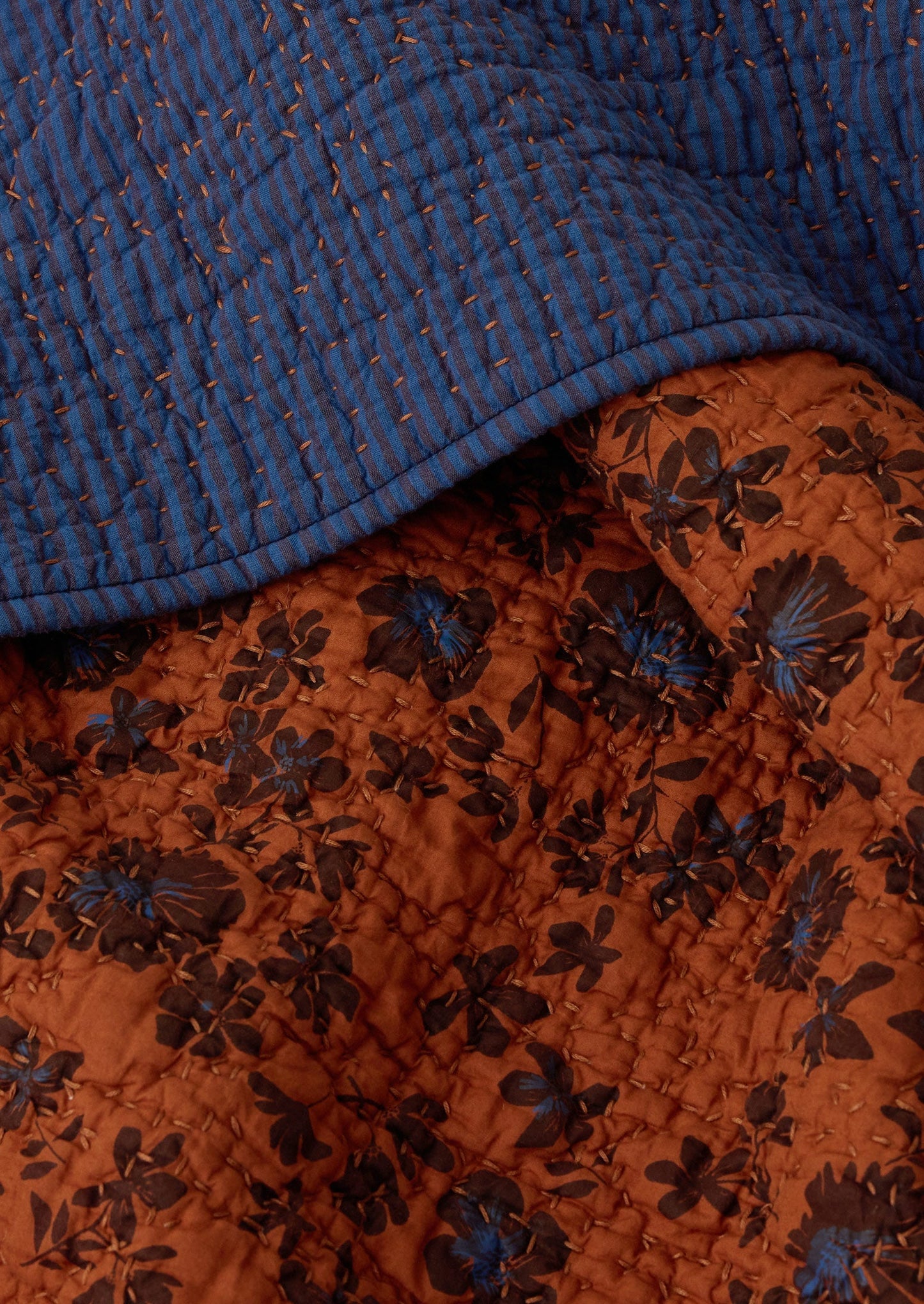 Trapunta in cotone con stampa Aster | Terracotta/Prugna morbida