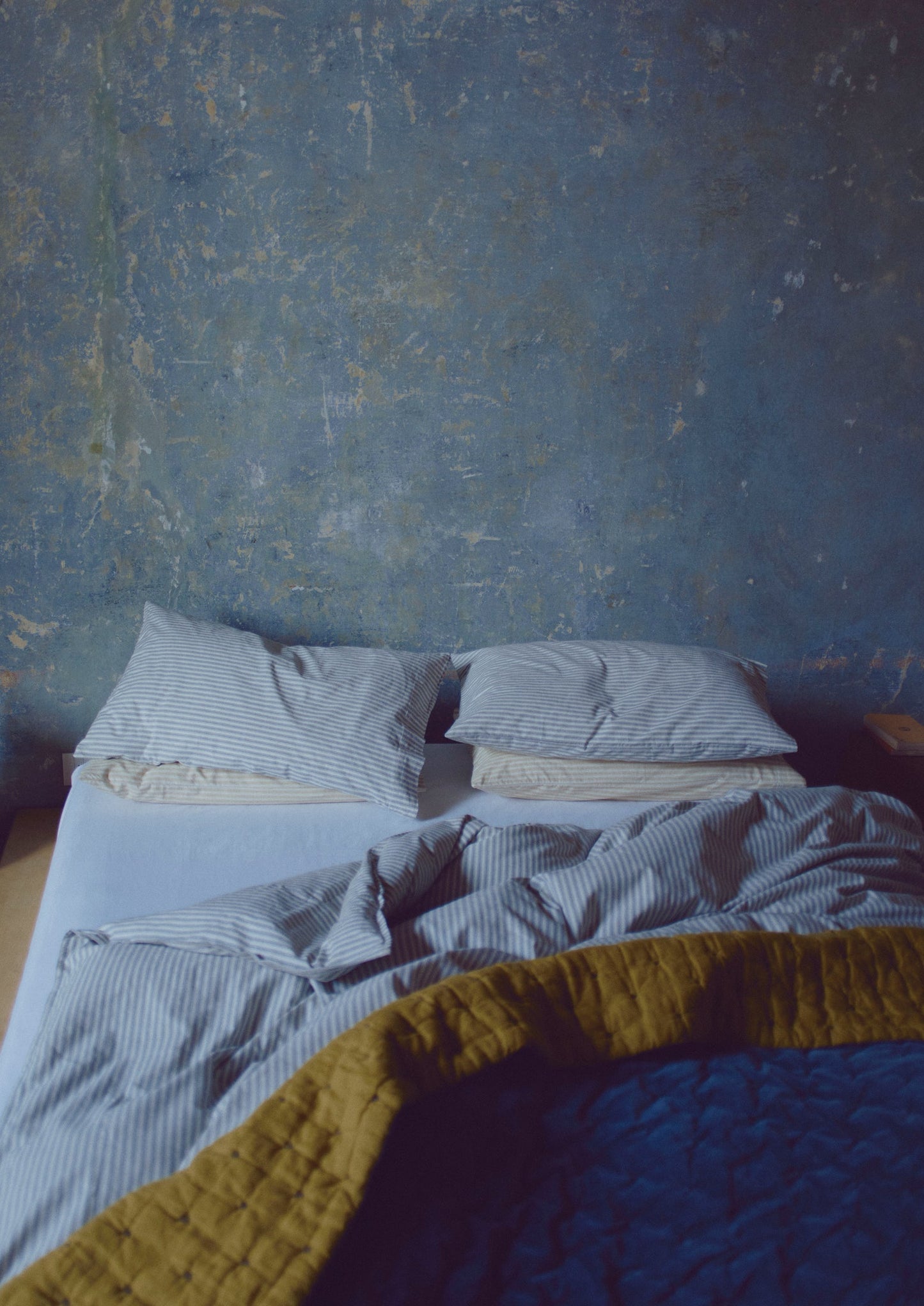 Trapunta in velluto organico a contrasto | Ardesia/Lichene