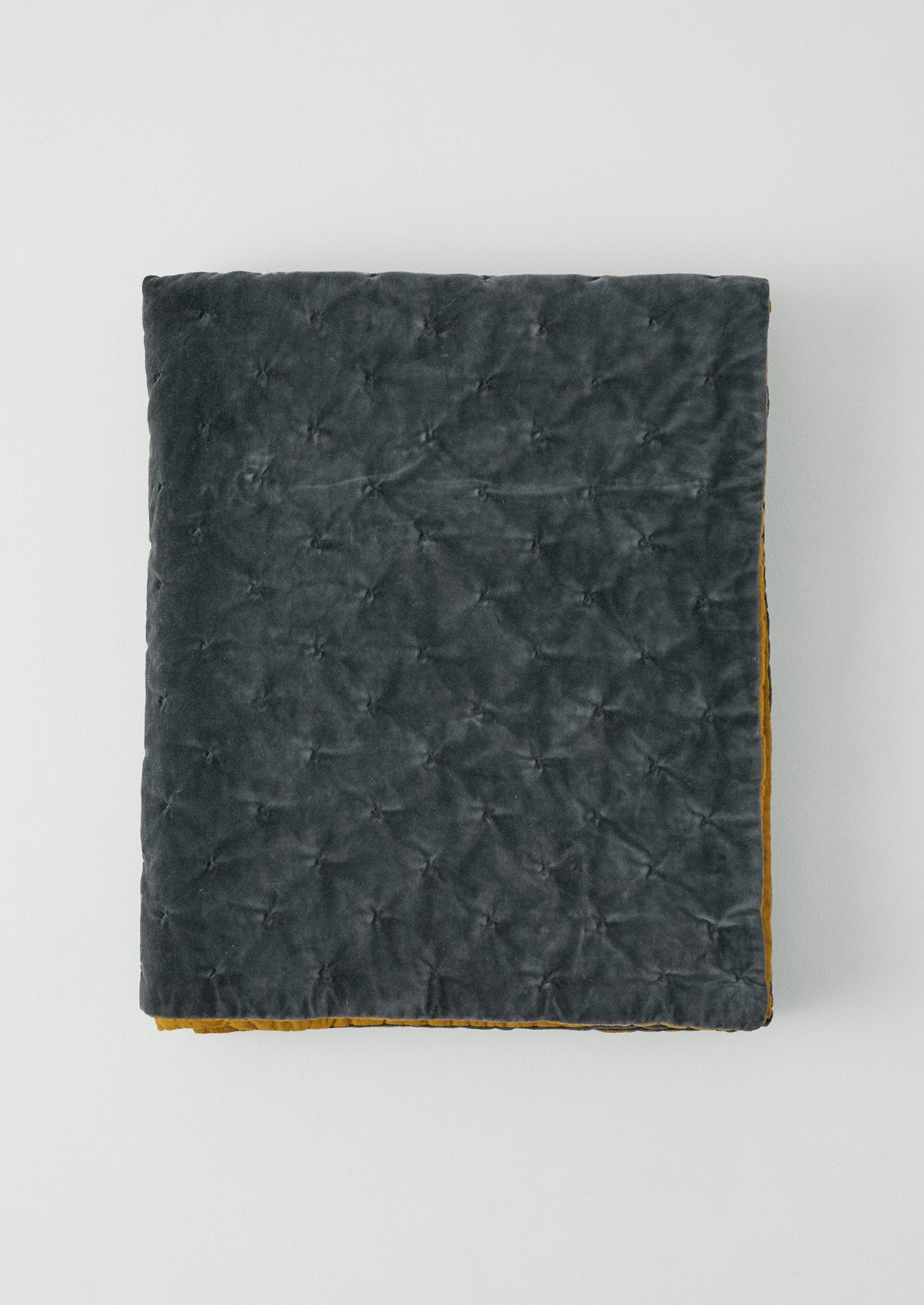 Trapunta in velluto organico a contrasto | Ardesia/Lichene