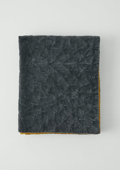 Trapunta in velluto organico a contrasto | Ardesia/Lichene