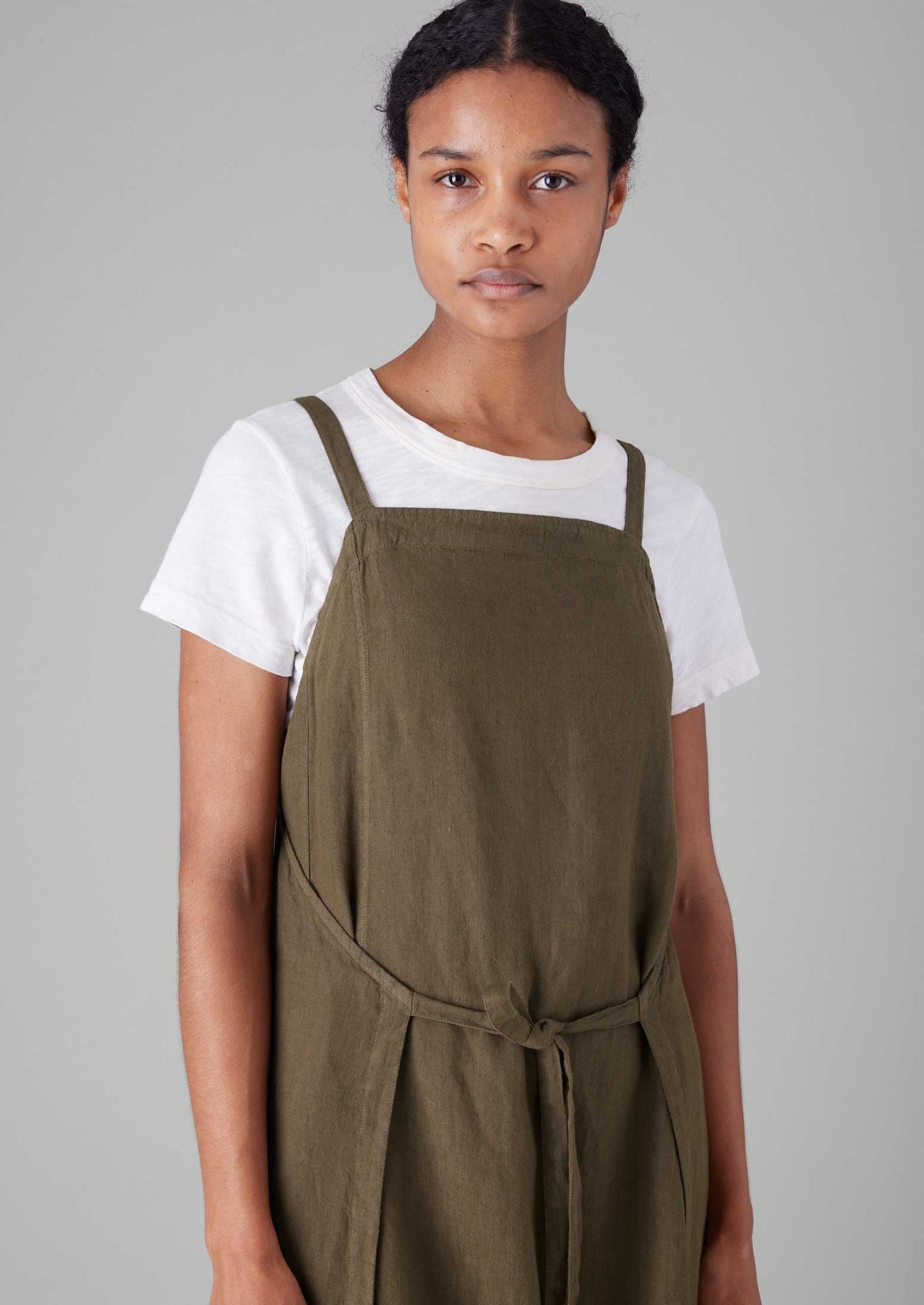 Abito grembiule in lino tinto in capo | Pera