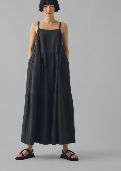 Abito a balze in garza di cotone stropicciato | Pepe nero