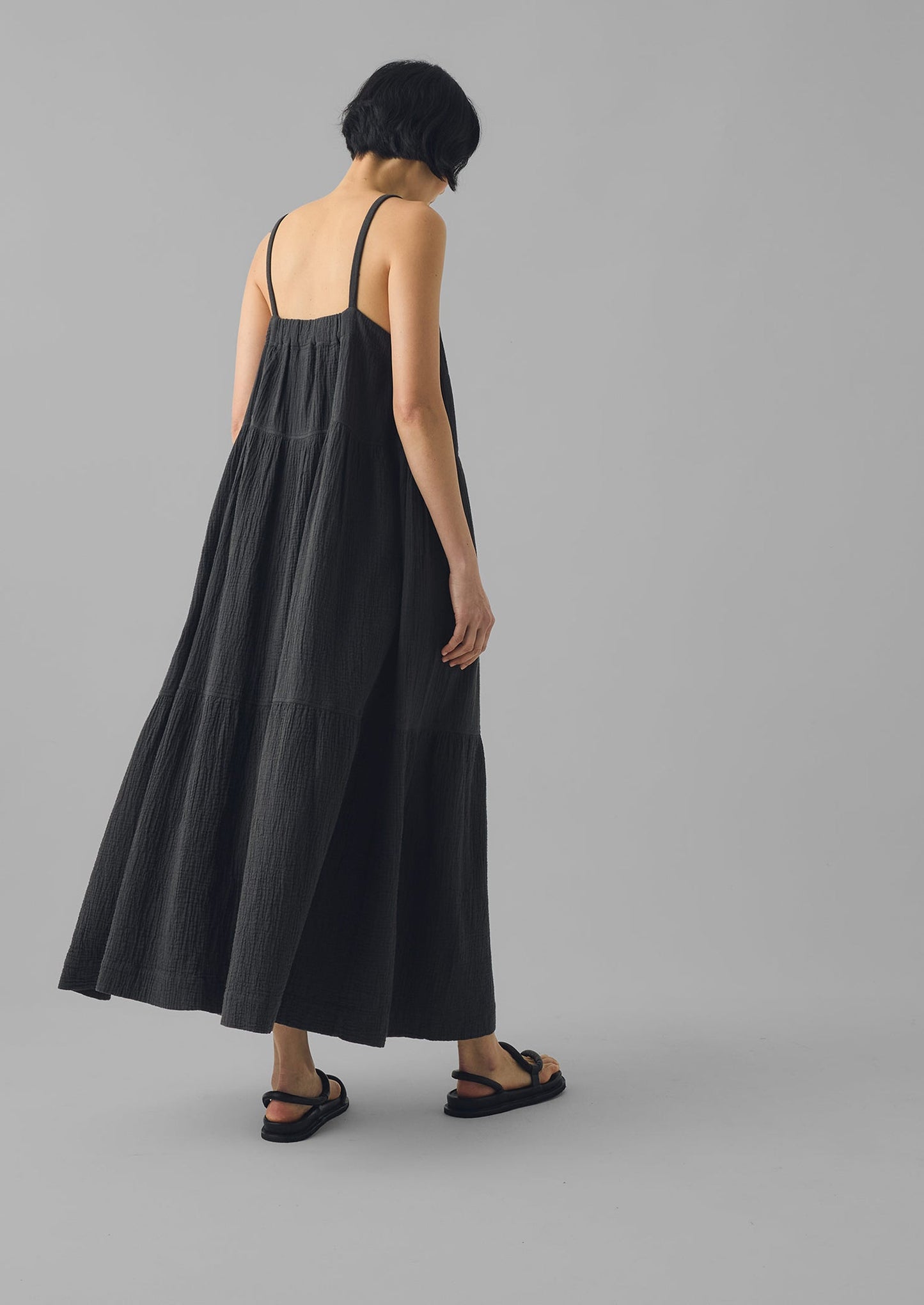 Abito a balze in garza di cotone stropicciato | Pepe nero