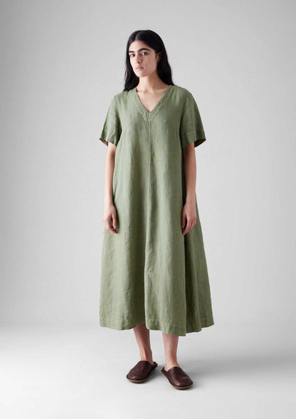 Abito in lino tinto in capo con scollo a V | Salvia chiaro