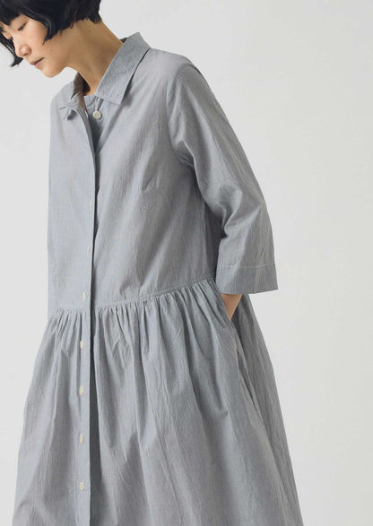 Abito camicia in cotone a righe sottili | Ecru/Ardesia