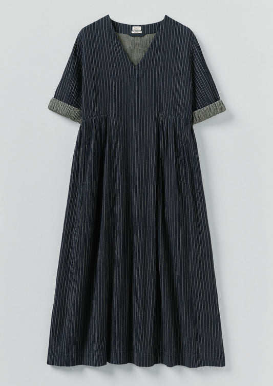 Abito a righe in cotone stropicciato con scollo a V | Blu notte