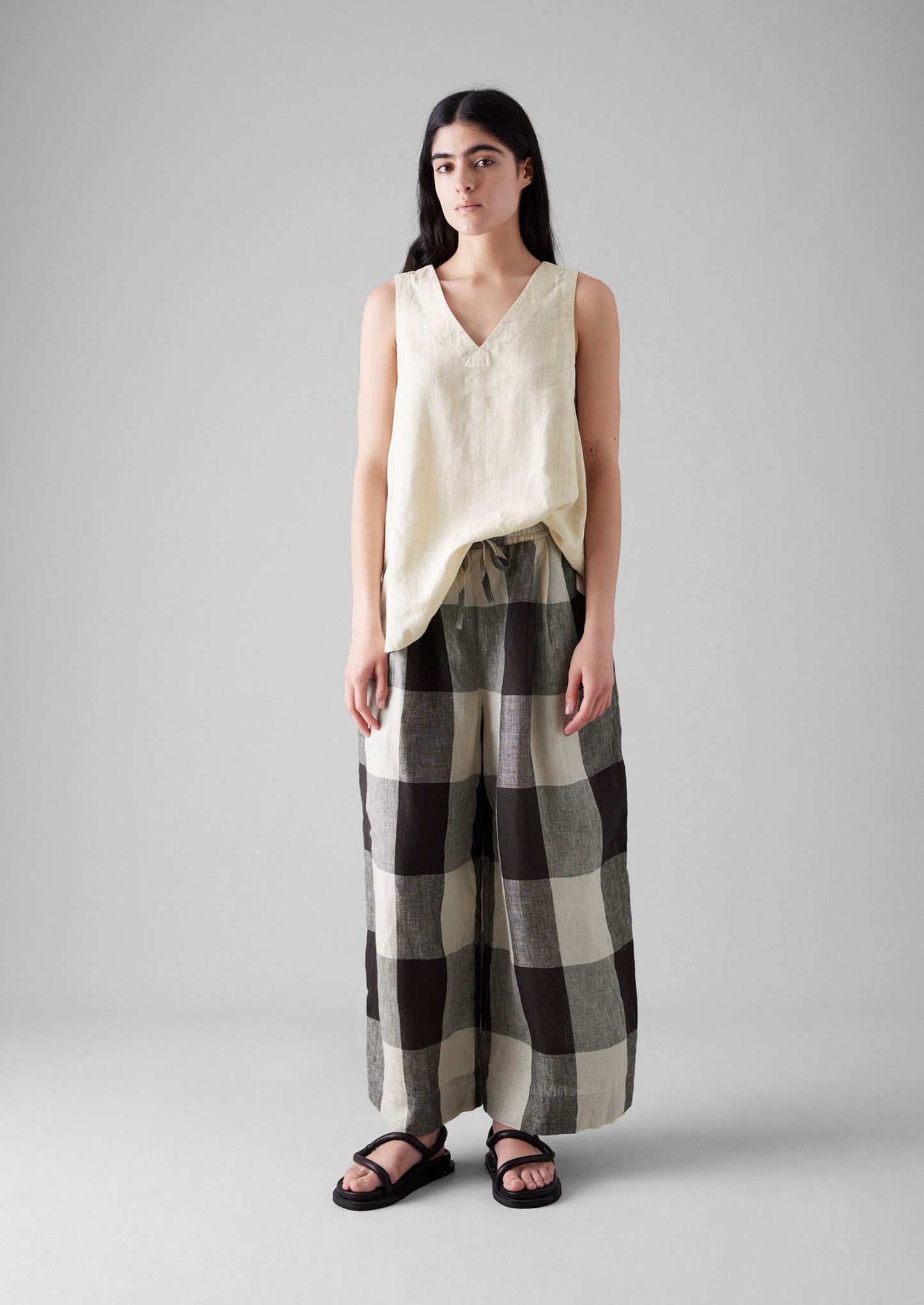 Canotta con scollo a V in lino tinto in capo | Avena