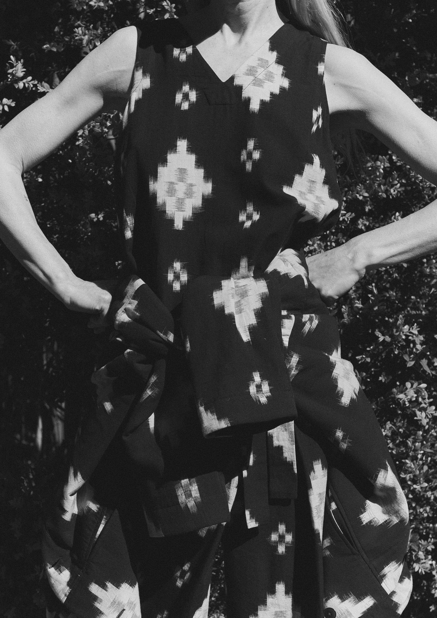 Canotta Fugue Ikat con scollo a V | Mezzanotte/Sabbia