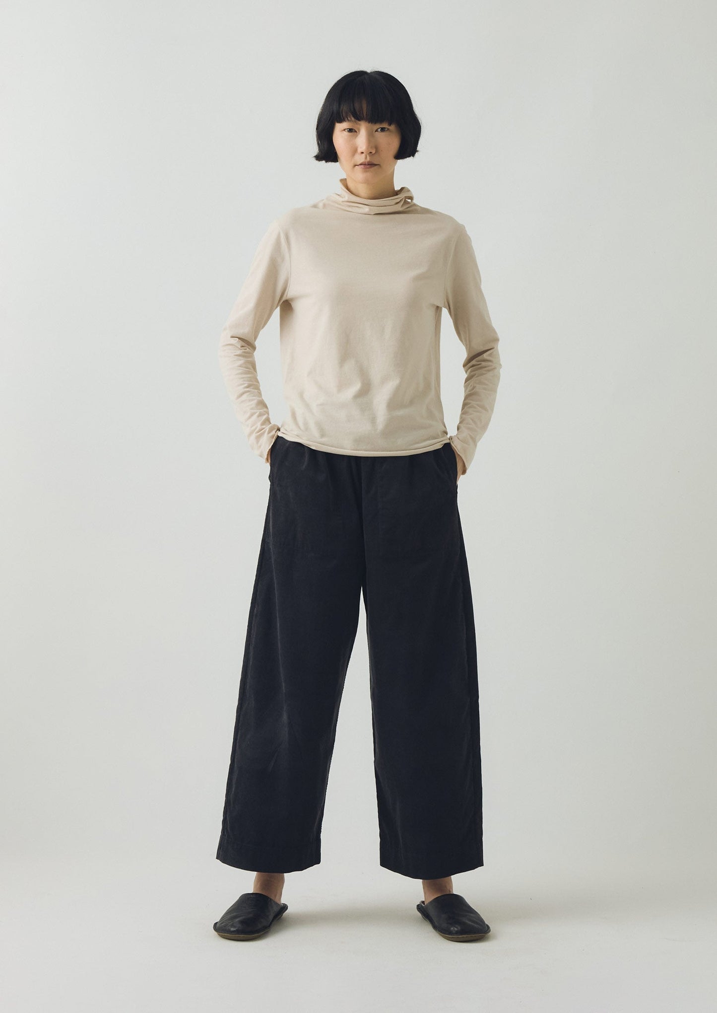 Maglietta in morbido cotone con collo alto | Pebble Moon