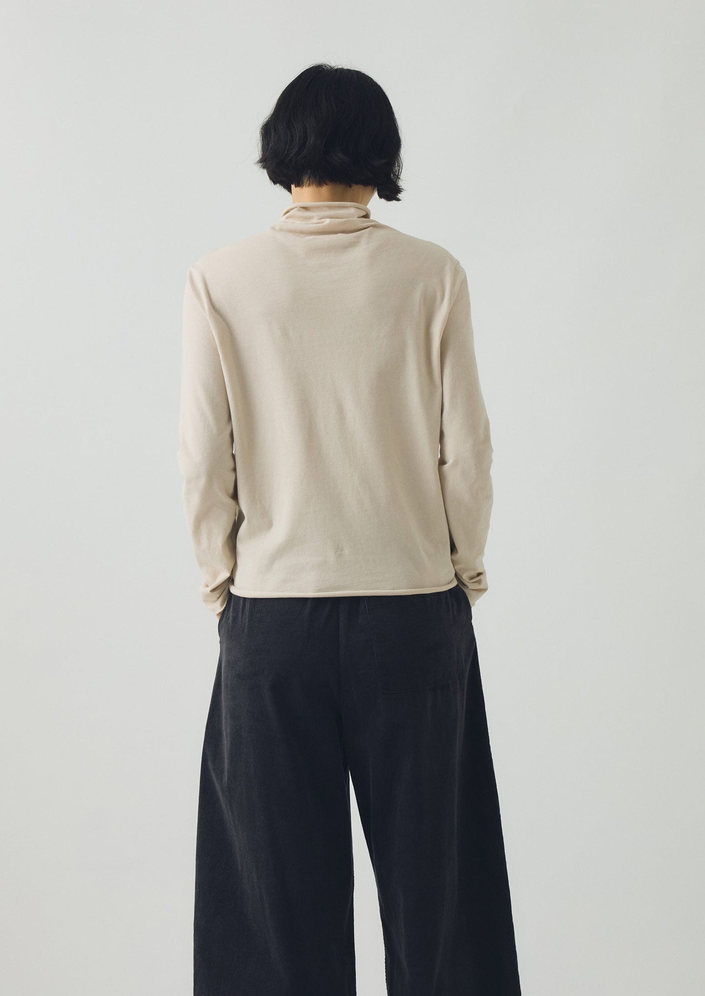 Maglietta in morbido cotone con collo alto | Pebble Moon