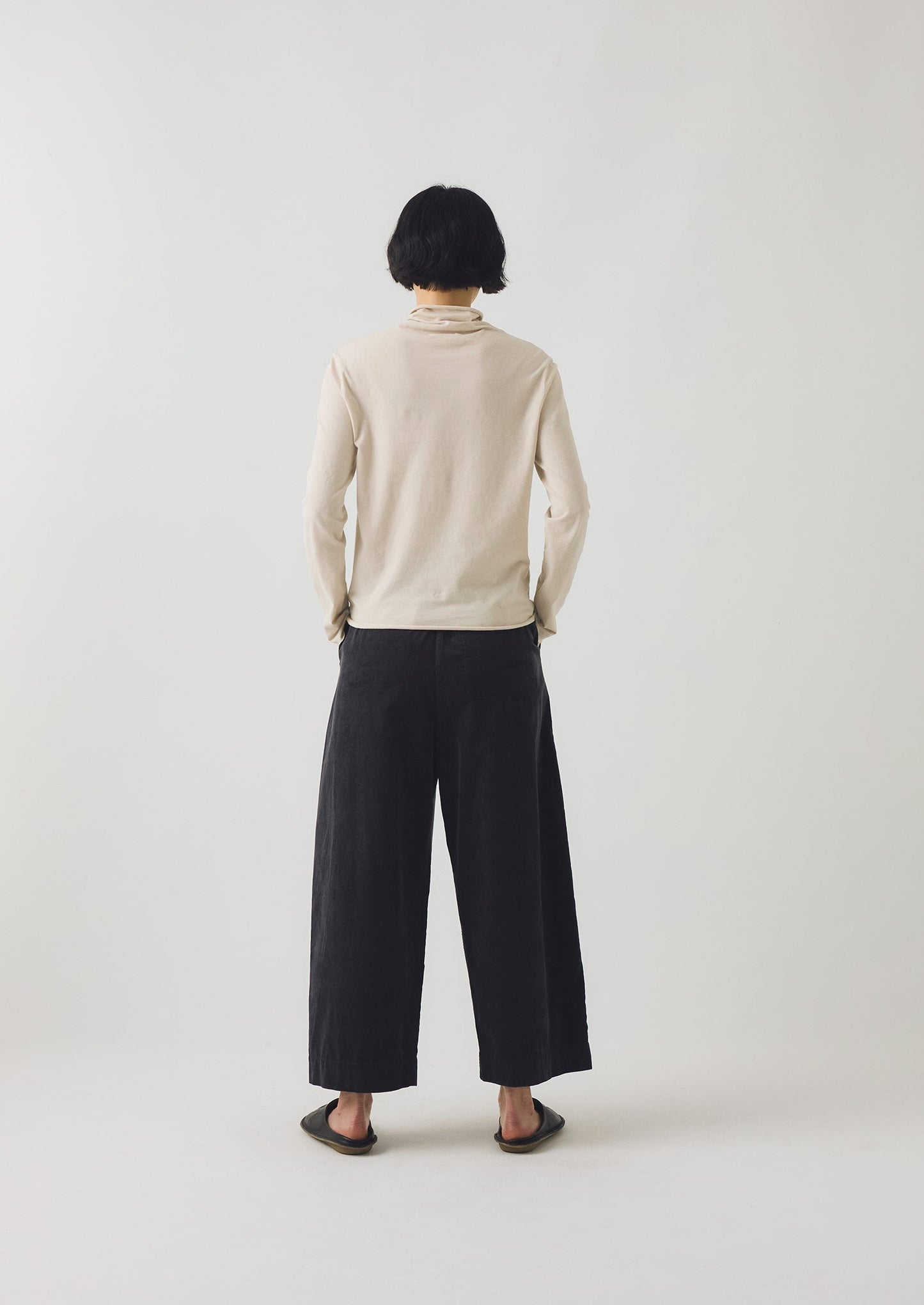 Pantaloni a gamba cilindrica in velluto a coste organico | Carbone