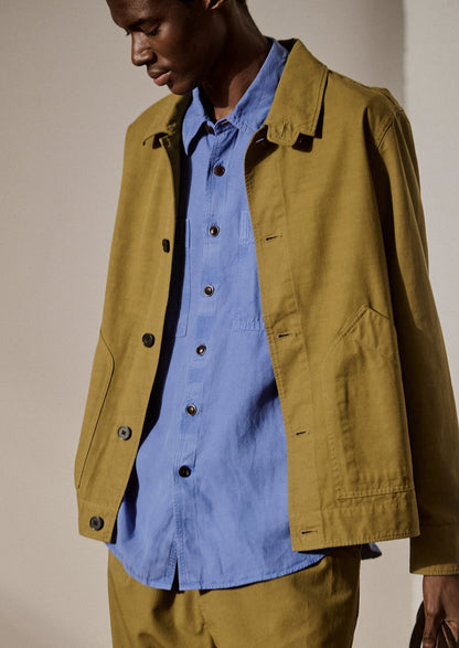 Giacca coach in cotone biologico con tasca applicata | Verde oliva caldo