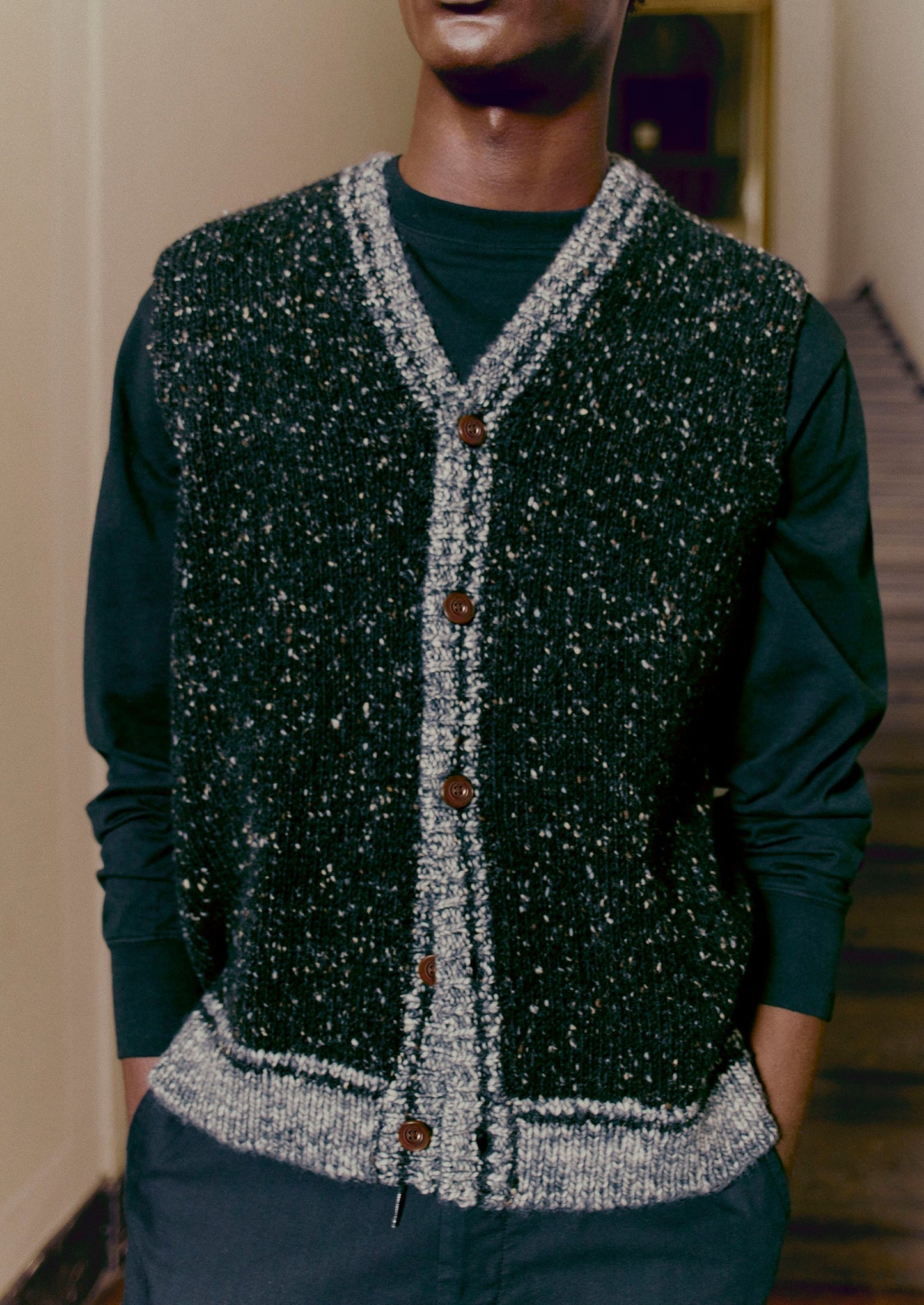 Canotta con finiture a contrasto Donegal | Nero