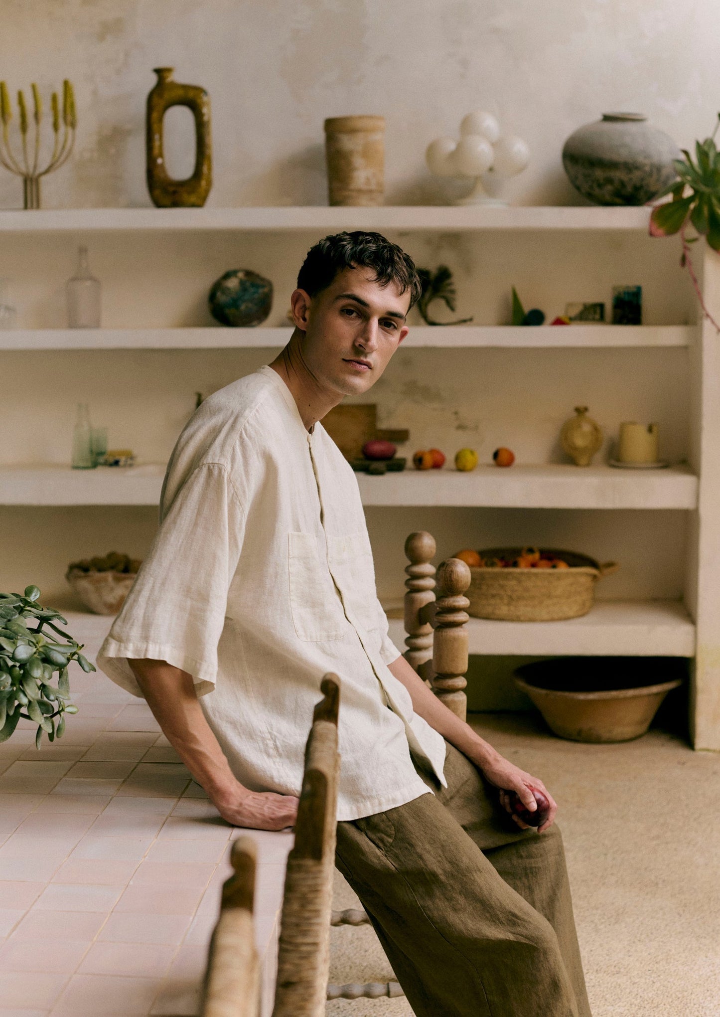 Camicia in lino tinto in capo con collo a serafino | Avena