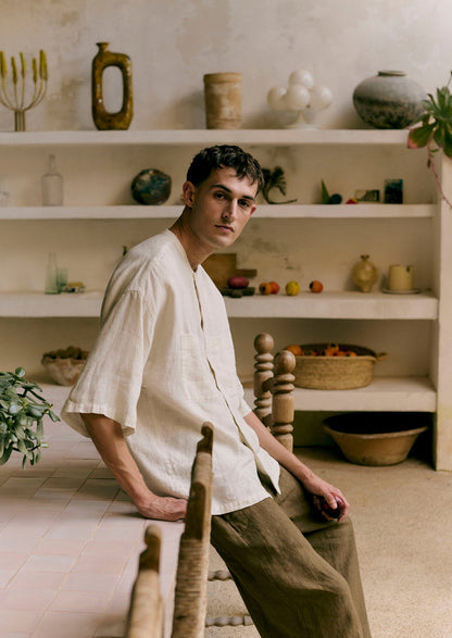 Camicia in lino tinto in capo con collo a serafino | Avena