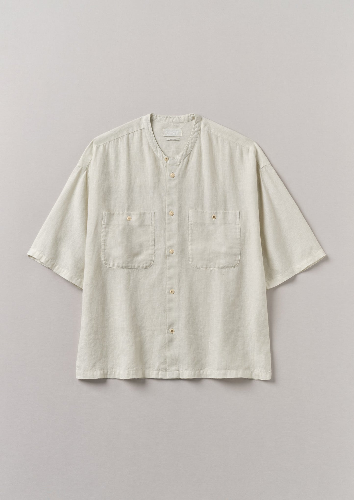 Camicia in lino tinto in capo con collo a serafino | Avena