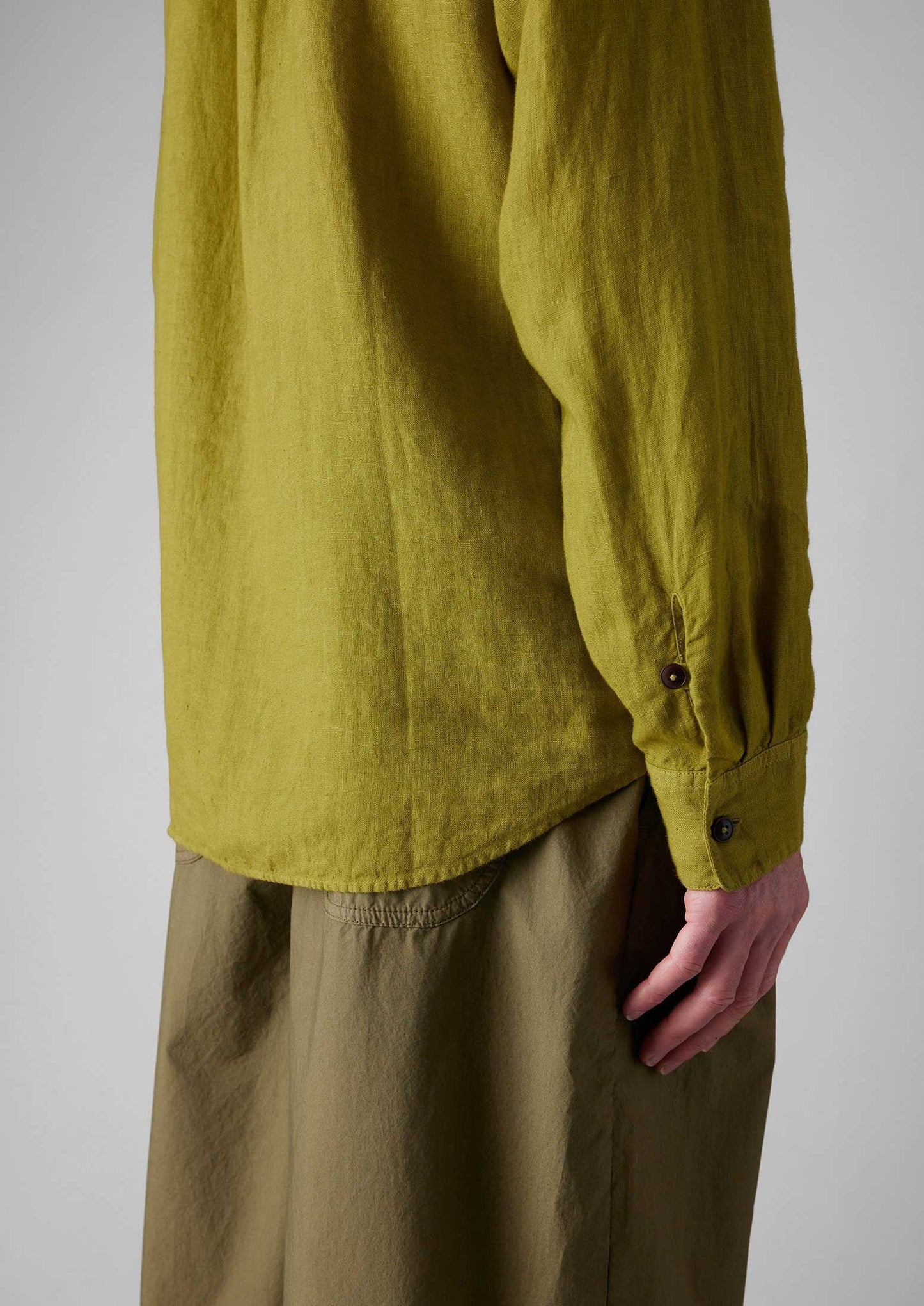 Camicia in lino con bottoni ad anello | Olivina