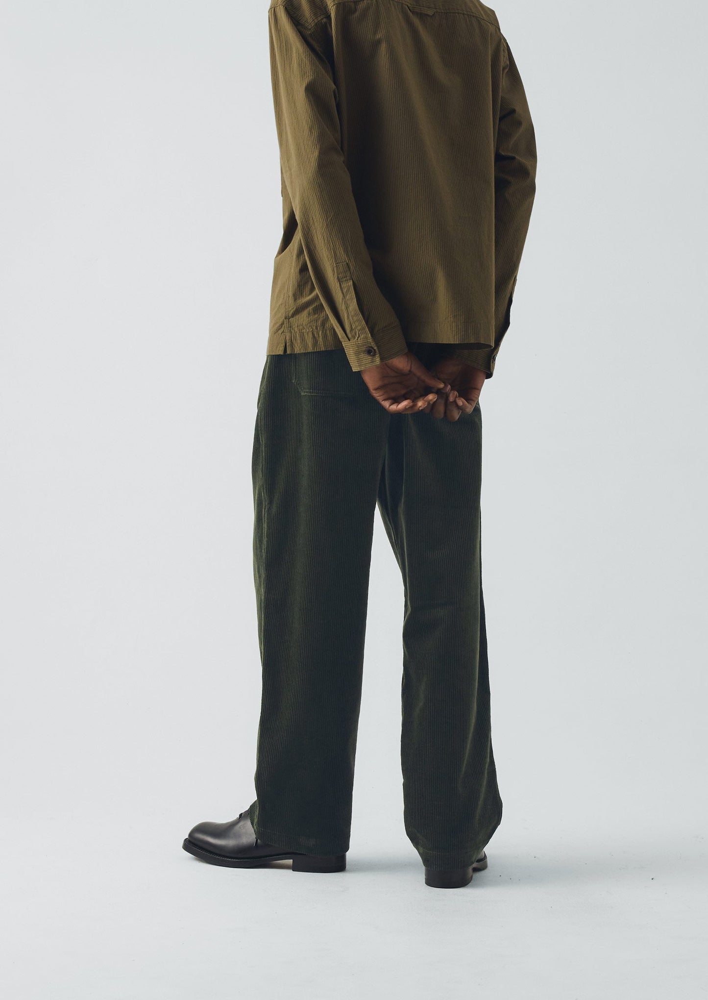 Camicia a righe con tasca grande e bottone | Oliva