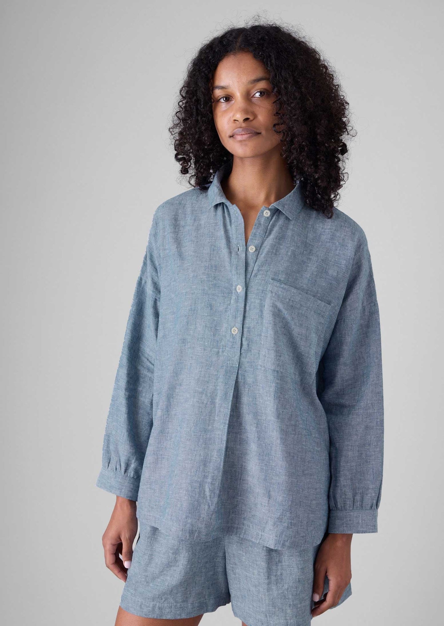 Top da salotto leggero in lino e cotone | Blu polvere