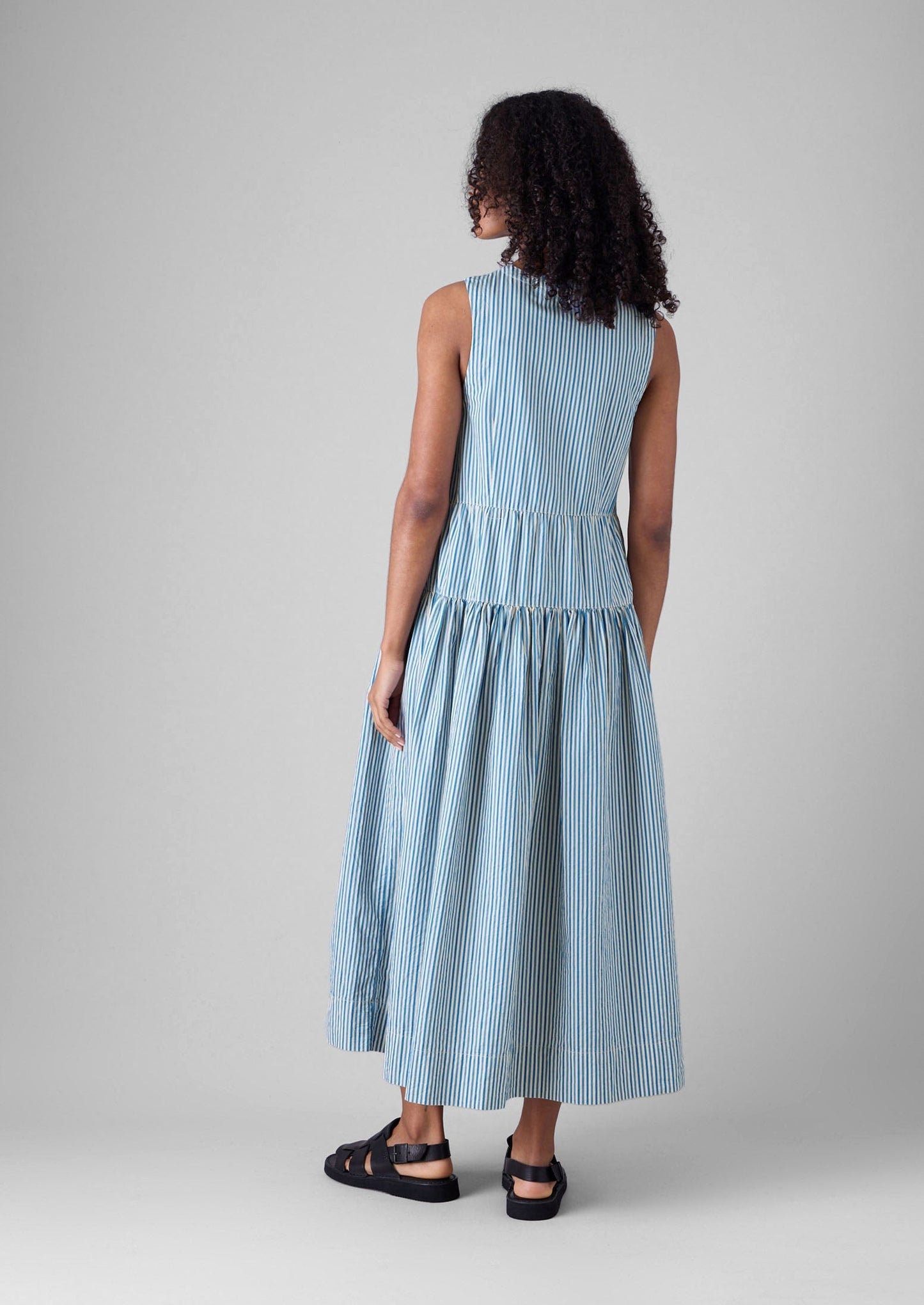 Abito in cotone plissettato a righe color caramella | Blu oceano/Écru
