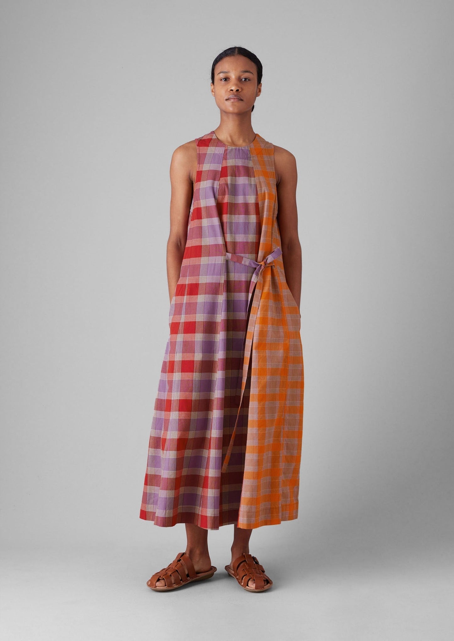 Abito in cotone a quadri con pannelli annodati sul davanti | Rosso brillante/Glicine