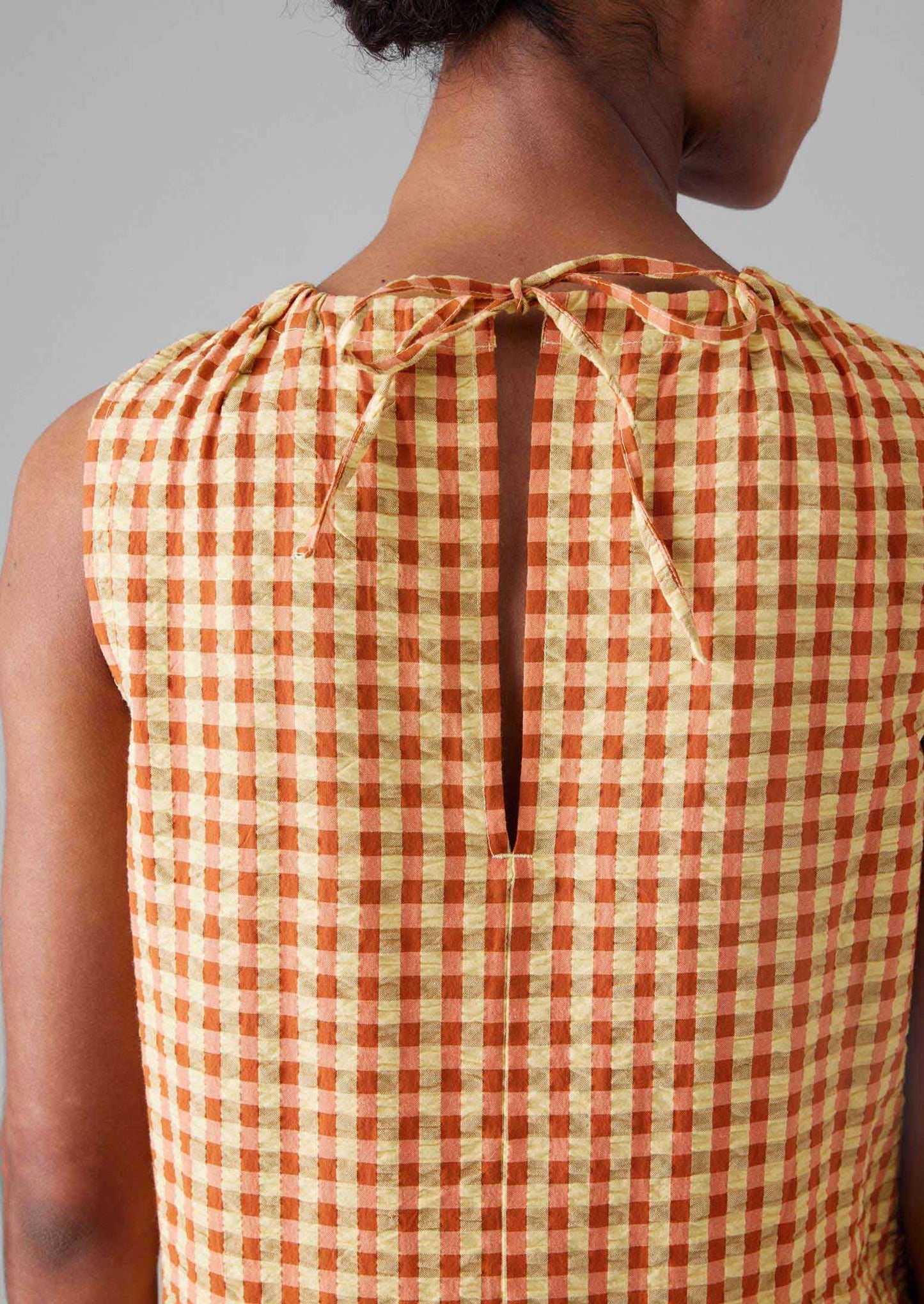 Abito in cotone a quadretti Seersucker | Giallo narciso / Arancione papavero