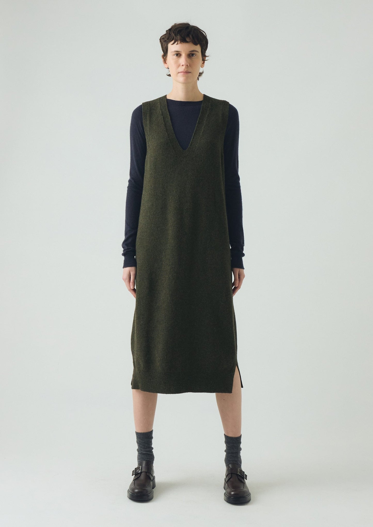 Abito in maglia di lana con scollo a V | Verde oliva intenso