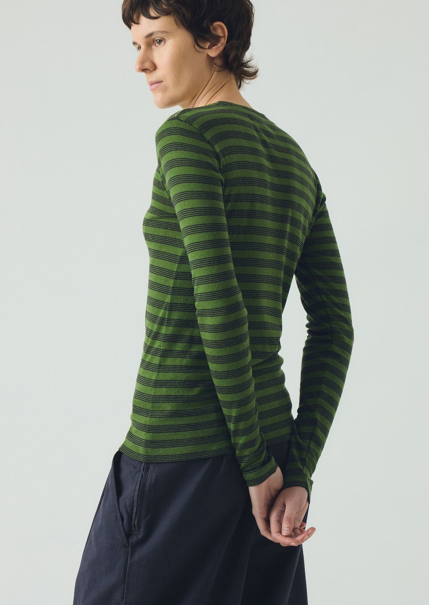 Maglietta a righe in lana e lyocell Agnes | Verde peridoto/nero