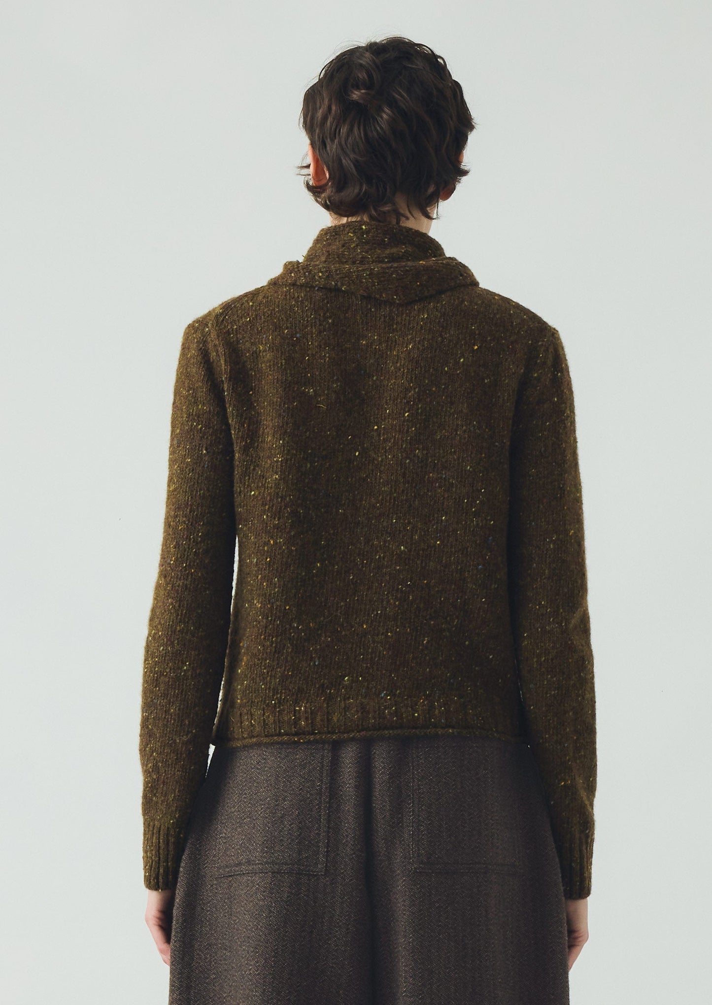 Cardigan con foulard in lana merino Donegal | Oliva più scura