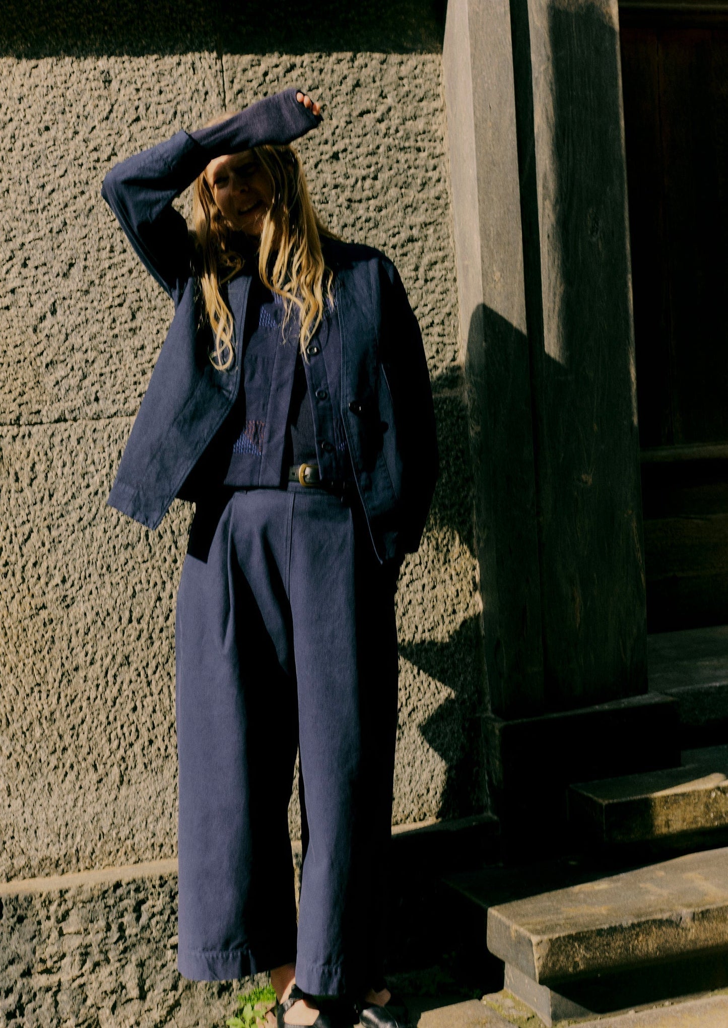 Pantaloni in tela di cotone con pieghe sul davanti | Blu navy