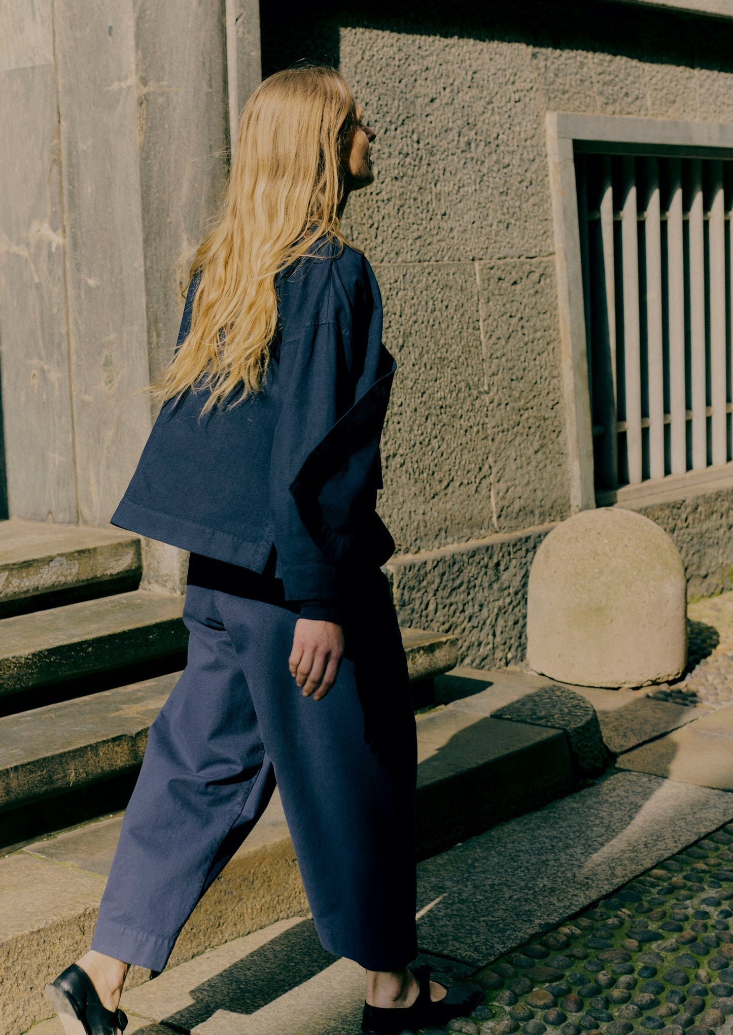 Pantaloni in tela di cotone con pieghe sul davanti | Blu navy