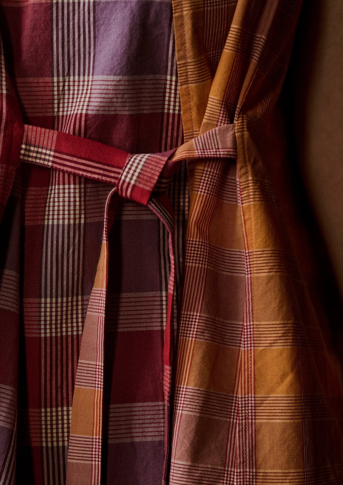 Top in cotone a quadri con pannelli annodati sul davanti | Rosso brillante/Glicine