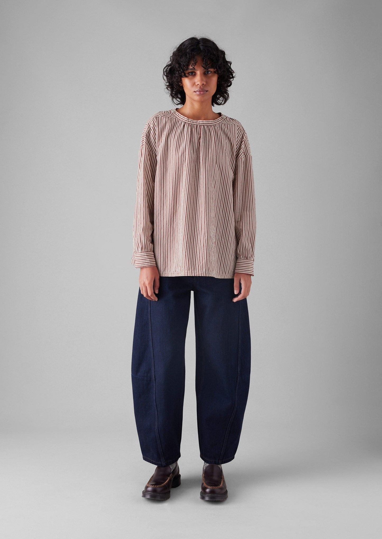 Top grembiule in cotone a righe con arricciature | Mattone/Ecru