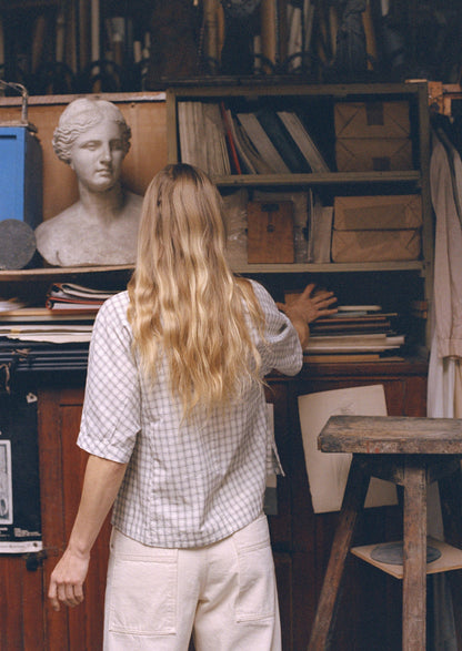 Top con scollo a V e motivo a quadri in cotone | Ecru/Ardesia